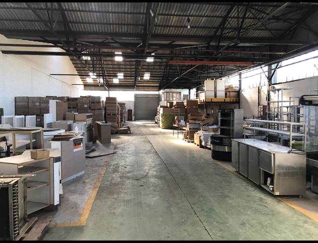 1,240M² FACTORY TO LET IN PAROW INDUSTRIAL